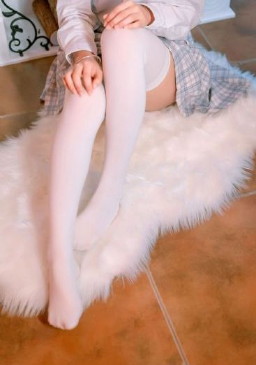 厨房里抱住掀起裙子在线观看_韩国在线观看