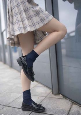 伸进内衣揉捏她的乳尖的视频动漫_蓝光电影在线看
